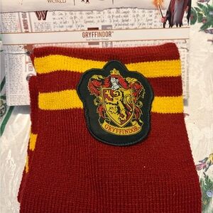 Gryffindor Scarf with Patch Harry Potter NWT